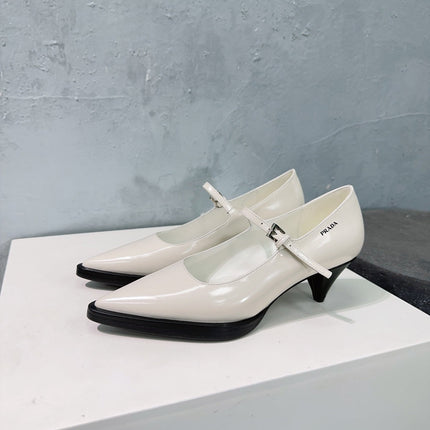 POINTED TOE MEDIUM HEEL PUMPS IN RICE WHITE GLOSSY LAMBSKIN