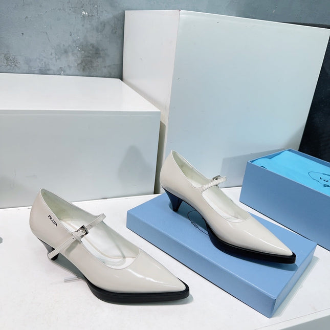 POINTED TOE MEDIUM HEEL PUMPS IN RICE WHITE GLOSSY LAMBSKIN