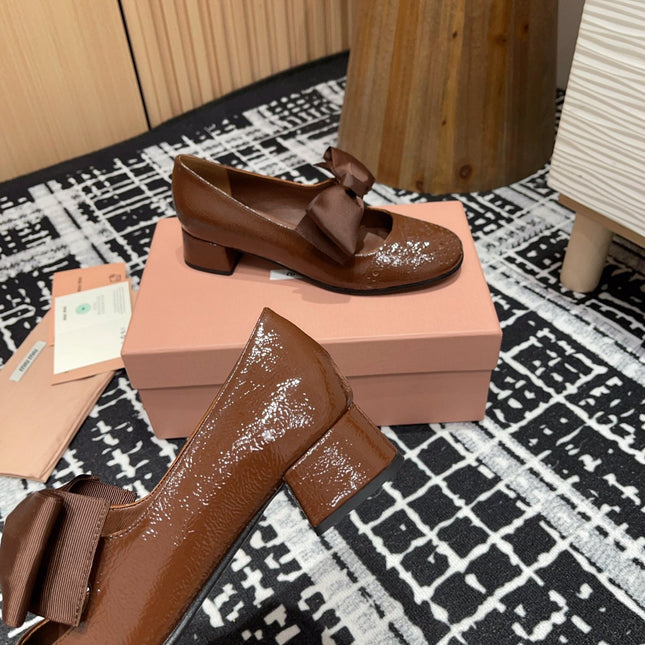 MARY JANE MID HEEL PUMPS IN RUSSET BROWN PATENT LAMBSKIN WITH BOW