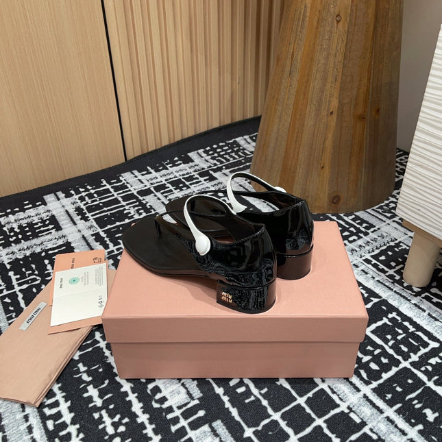 HIGH THONG SANDALS WITH WHITE STRAP IN BLACK GLOSSY LAMBSKIN