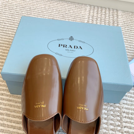 MULES IN BROWN GLOSSY SHEEPSKIN GOLD LETTERING LOGO