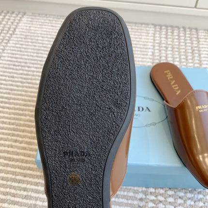 MULES IN BROWN GLOSSY SHEEPSKIN GOLD LETTERING LOGO