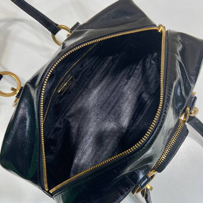 LARGE RECTANGULAR BAG 30 IN BLACK OIL WAX LAMBSKIN GOLD HARDWARE