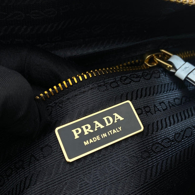 LARGE RECTANGULAR BAG 30 IN WHITE OIL WAX LAMBSKIN GOLD HARDWARE