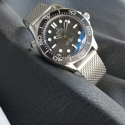 SEAMASTER DIVER 300M SILVER CASE AND BLACK DIAL WITH BRUSHED MESH BRACELET WITH CLASP