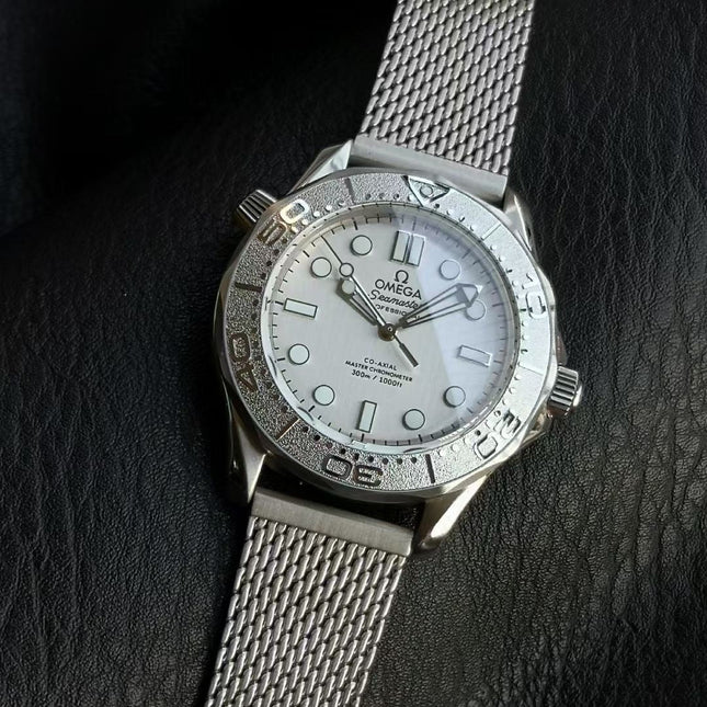 SEAMASTER DIVER 300M SILVER CASE WITH BRUSHED MESH BRACELET WITH CLASP