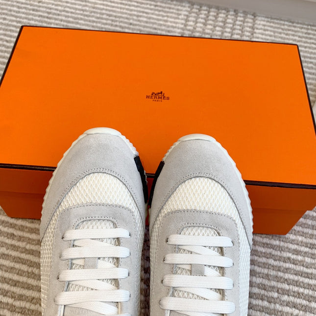 BOUNCING SNEAKER IN WHITE GRAPHIC MESH AND PASTEL GRAY SUEDE