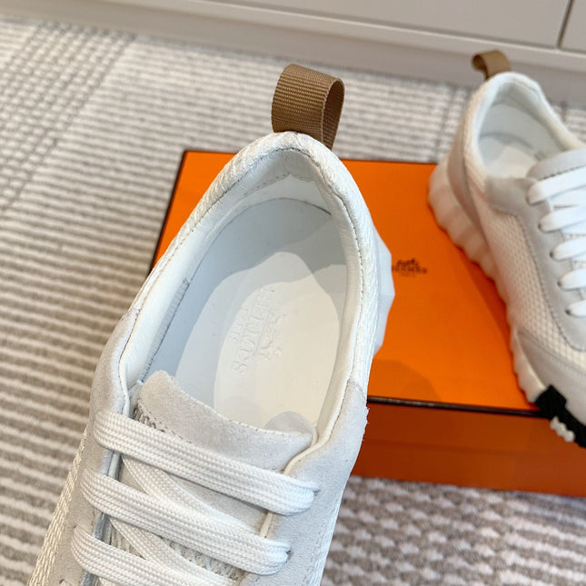 BOUNCING SNEAKER IN WHITE GRAPHIC MESH AND PASTEL GRAY SUEDE