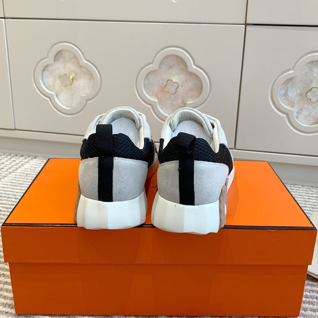 BOUNCING SNEAKER IN BLACK GRAPHIC MESH AND PASTEL GRAY SUEDE