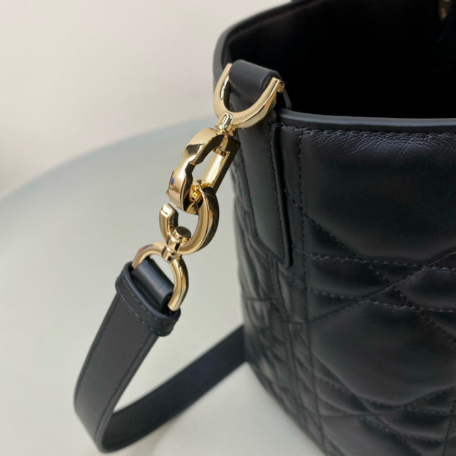 MEDIUM TOUJOURS BUCKET BAG 22 IN BLACK CANNAGE CALFSKIN