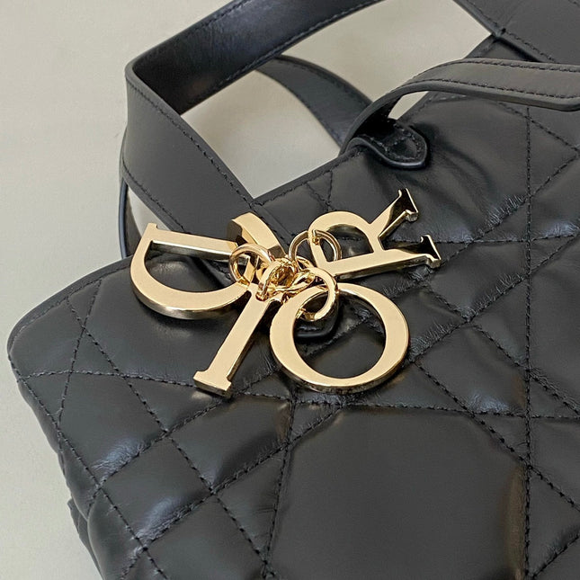 MEDIUM TOUJOURS BUCKET BAG 22 IN BLACK CANNAGE CALFSKIN