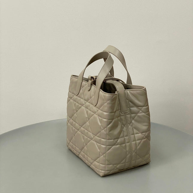 MEDIUM TOUJOURS BUCKET BAG 22 IN BEIGE CANNAGE CALFSKIN