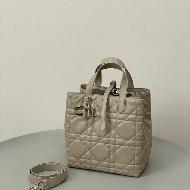MEDIUM TOUJOURS BUCKET BAG 22 IN BEIGE CANNAGE CALFSKIN