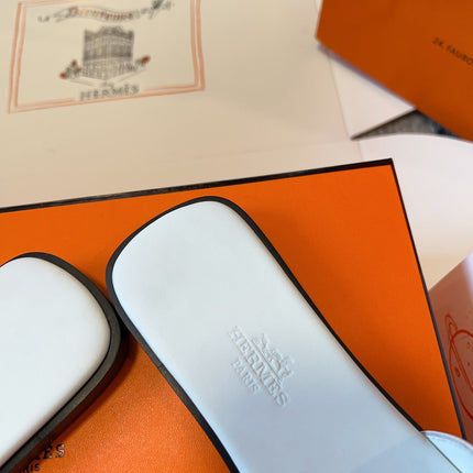 GIULIA FLAT SANDAL IN WHITE CALFSKIN