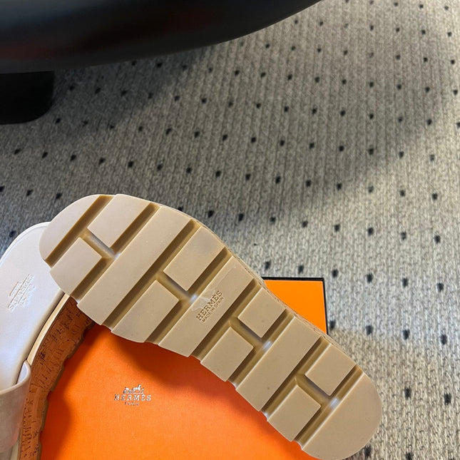 EZE SANDAL PLATFORM 85 MM IN PALE GRAY SUEDE