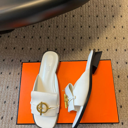 ILOT FLAT SANDAL IN WHITE CALFSKIN