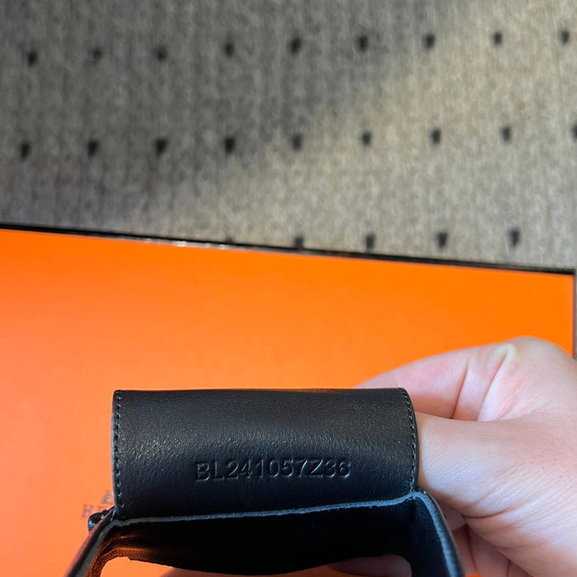 ILOT FLAT SANDAL IN BLACK CALFSKIN