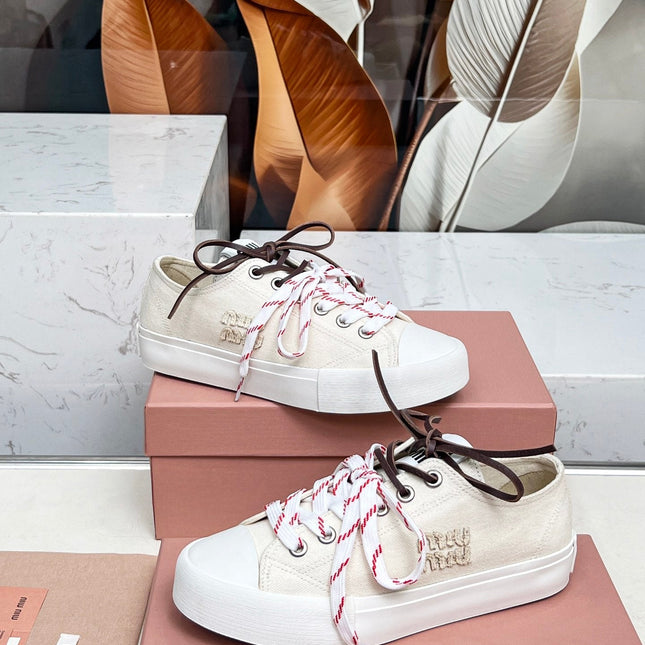 WASHED-DENIM SNEAKERS IN OFF WHITE CANVAS WITH BROWN AND STRIPED LACES