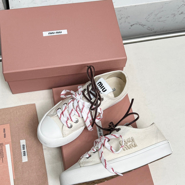 WASHED-DENIM SNEAKERS IN OFF WHITE CANVAS WITH BROWN AND STRIPED LACES