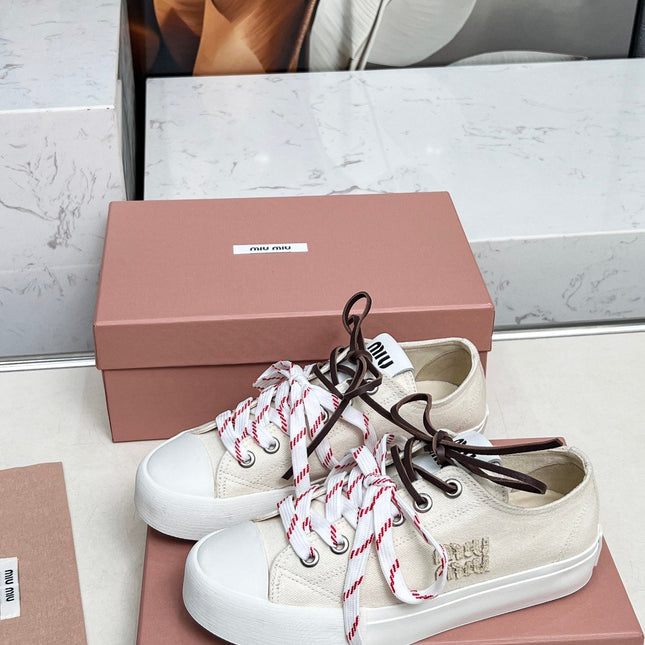 WASHED-DENIM SNEAKERS IN OFF WHITE CANVAS WITH BROWN AND STRIPED LACES