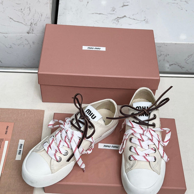 WASHED-DENIM SNEAKERS IN OFF WHITE CANVAS WITH BROWN AND STRIPED LACES