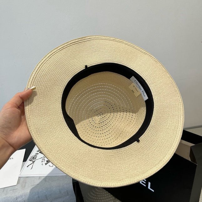 BOATER HAT IN LIGHT BEIGE RAFFIA