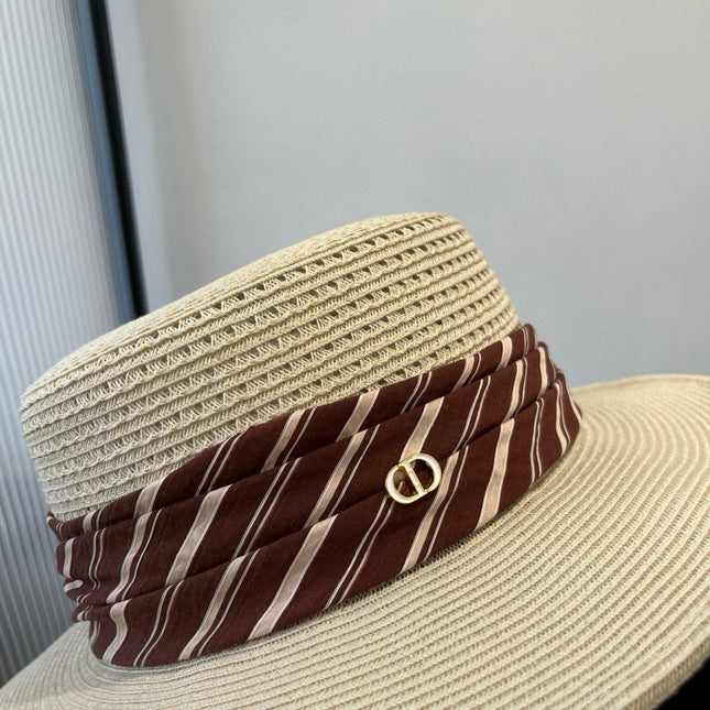 BOATER HAT IN LIGHT BEIGE RAFFIA