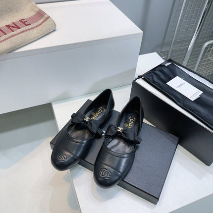 CHANEL FLAT MARY JANE SHOES 25S IN BLACK LAMBSKIN EMBOSSED LOGO WITH BOW
