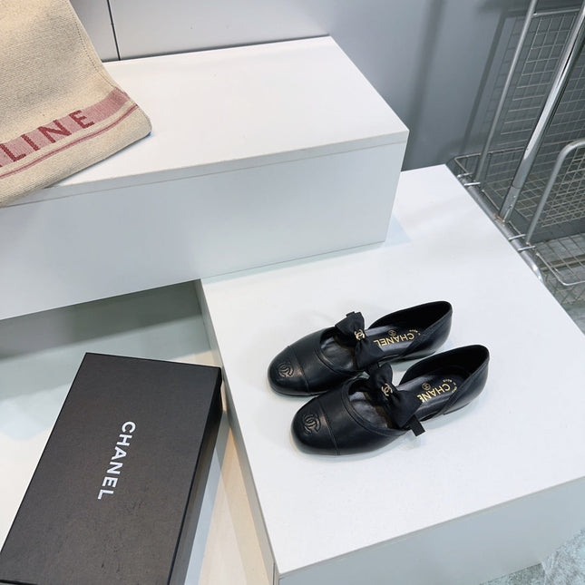 CHANEL FLAT MARY JANE SHOES 25S IN BLACK LAMBSKIN EMBOSSED LOGO WITH BOW