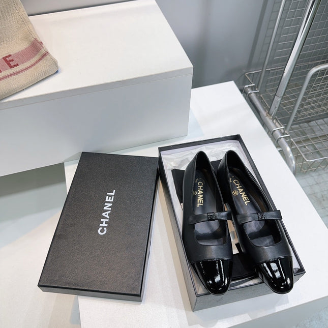 CHANEL FLAT MARY JANE SHOES 25S IN BLACK GLOSSY LAMBSKIN WITH BOW