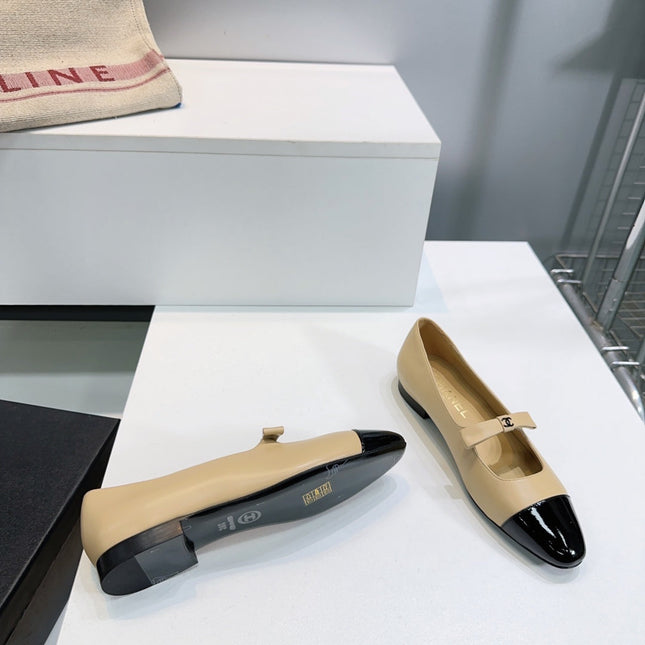 CHANEL FLAT MARY JANE SHOES 25S IN BEIGE LAMBSKIN MIX BLACK GLOSSY WITH BOW