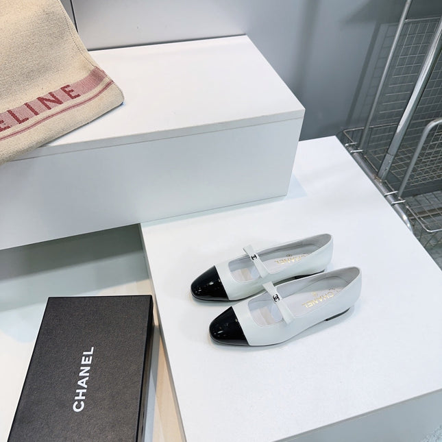 CHANEL FLAT MARY JANE SHOES 25S IN WHITE LAMBSKIN MIX BLACK GLOSSY WITH BOW
