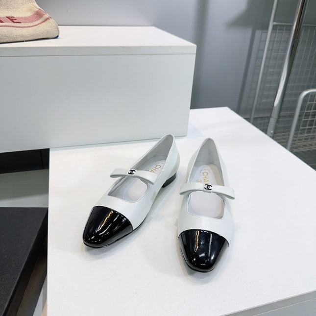 CHANEL FLAT MARY JANE SHOES 25S IN WHITE LAMBSKIN MIX BLACK GLOSSY WITH BOW