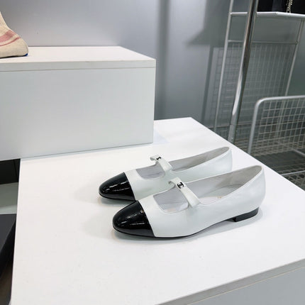 CHANEL FLAT MARY JANE SHOES 25S IN WHITE LAMBSKIN MIX BLACK GLOSSY WITH BOW