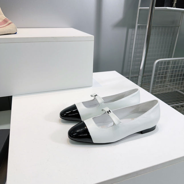 CHANEL FLAT MARY JANE SHOES 25S IN WHITE LAMBSKIN MIX BLACK GLOSSY WITH BOW