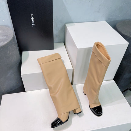 CHANEL HEELED KNEE-HIGH BOOTS 25S 85 MM IN BEIGE LAMBSKIN WITH GOLD HARDWARE