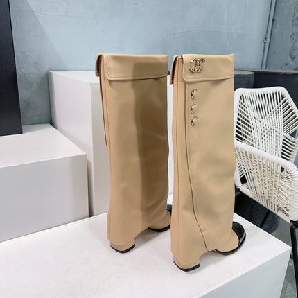 CHANEL HEELED KNEE-HIGH BOOTS 25S 85 MM IN BEIGE LAMBSKIN WITH GOLD HARDWARE