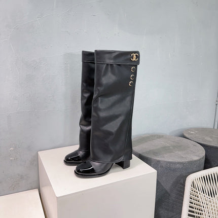 CHANEL HEELED KNEE-HIGH BOOTS 25S 85 MM IN BLACK LAMBSKIN WITH GOLD HARDWARE