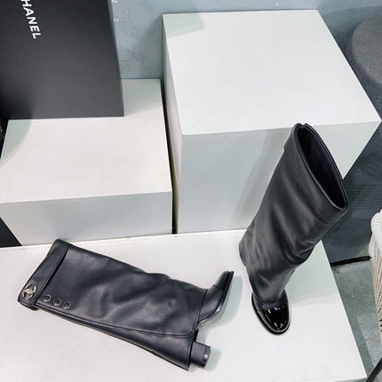 CHANEL HEELED KNEE-HIGH BOOTS 25S 85 MM IN BLACK LAMBSKIN WITH GOLD HARDWARE