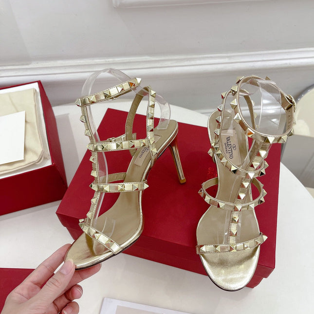 ROCKSTUD 100 GOLD METALLIC CALFSKIN ANKLE STRAP HIGH SANDAL