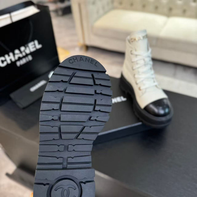 ANKLE BOOTS IN WHITE MIX BLACK CALFSKIN 936574