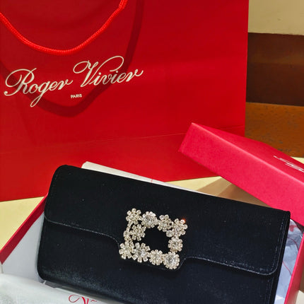EFFLORESCENCE CLUTCH 24 IN BLACK VELVET