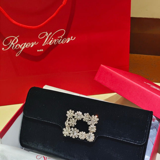 EFFLORESCENCE CLUTCH 24 IN BLACK VELVET
