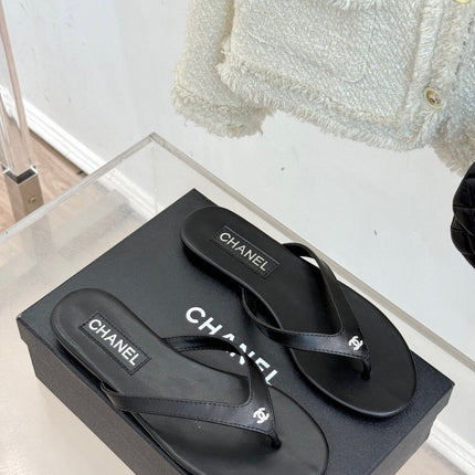 FLAT THONG SANDALS IN BLACK CALFKSIN EMBOSSED CRYSTAL