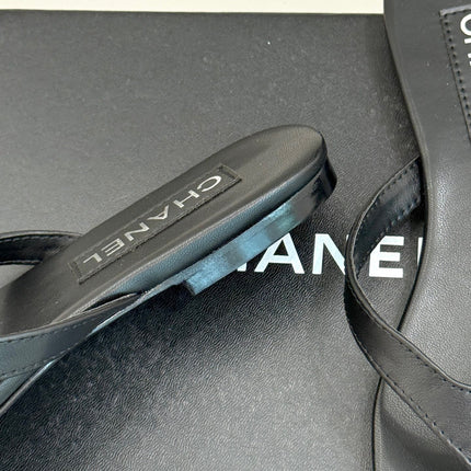 FLAT THONG SANDALS IN BLACK CALFKSIN EMBOSSED CRYSTAL