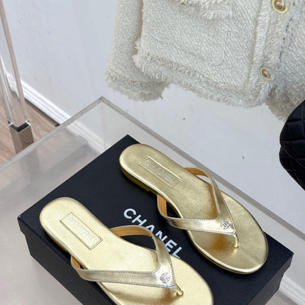 THONG SANDALS IN GOLD GLOSSY CALFKSIN EMBOSSED CRYSTAL