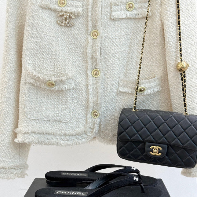 THONG SANDALS IN BLACK VELVET EMBOSSED CRYSTAL