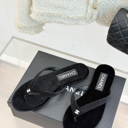 THONG SANDALS IN BLACK VELVET EMBOSSED CRYSTAL