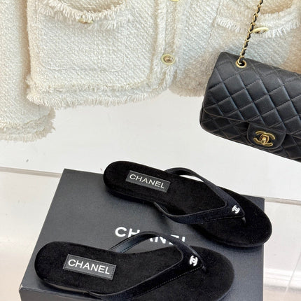 THONG SANDALS IN BLACK VELVET EMBOSSED CRYSTAL