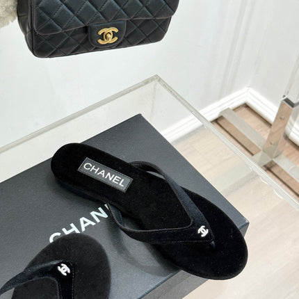 THONG SANDALS IN BLACK VELVET EMBOSSED CRYSTAL
